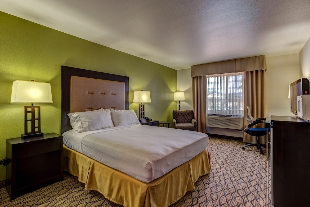 holiday inn express and suites montrose