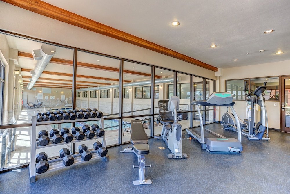 holiday inn express and suites montrose