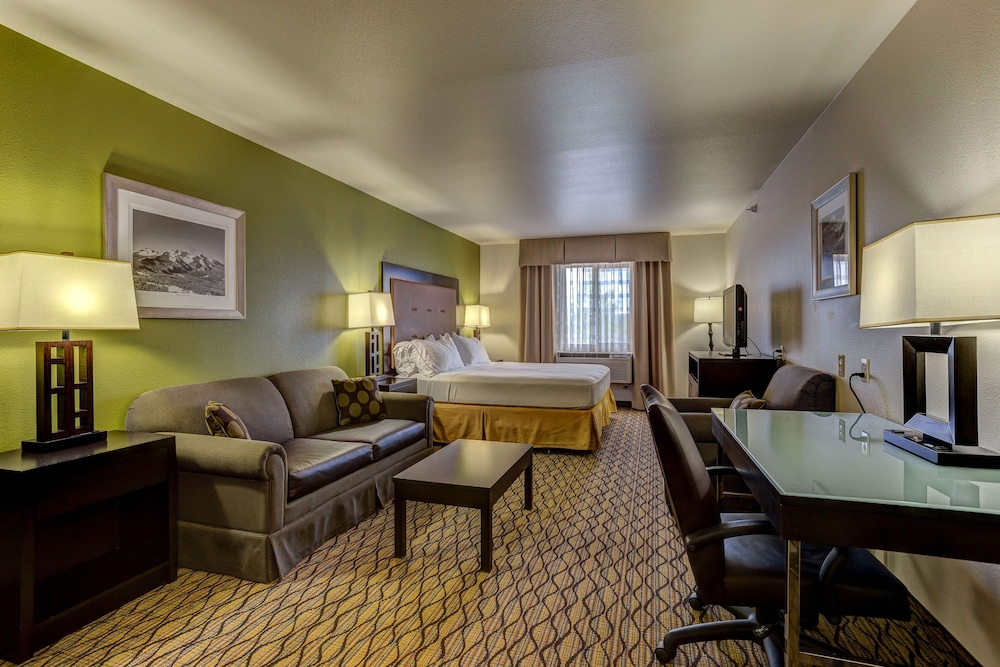 holiday inn express and suites montrose