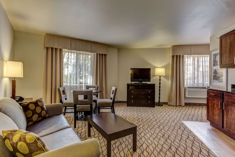 holiday inn express and suites montrose