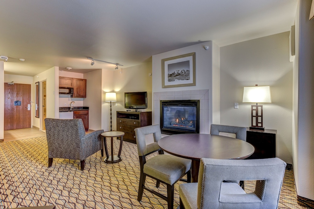 holiday inn express and suites montrose