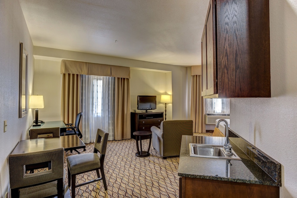 holiday inn express and suites montrose