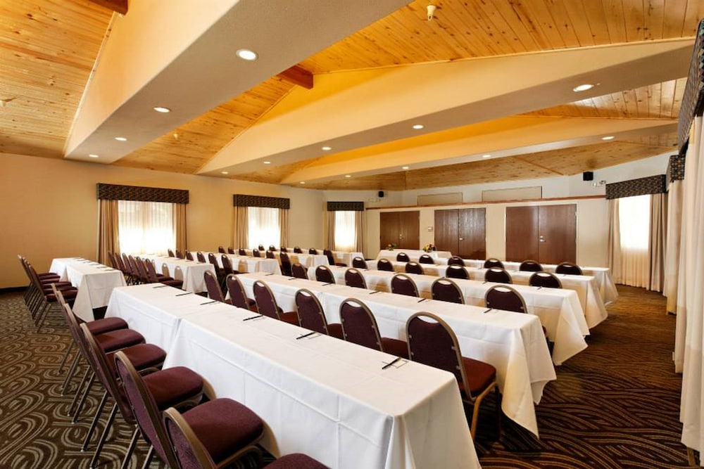holiday inn express and suites montrose