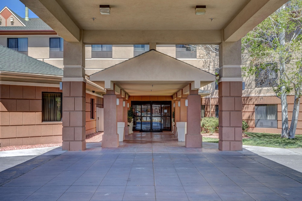 holiday inn express and suites montrose