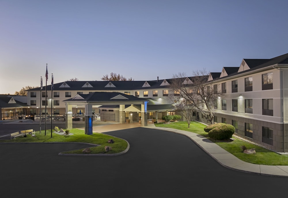 holiday inn express and suites montrose