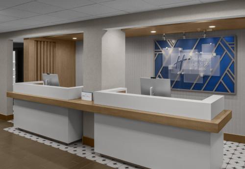 holiday inn express and suites montrose