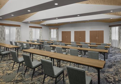 holiday inn express and suites montrose