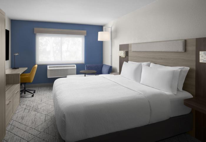 holiday inn express and suites montrose