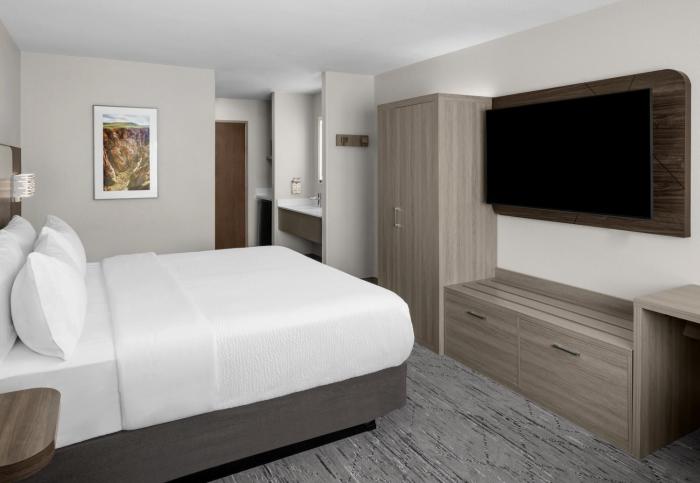 holiday inn express and suites montrose