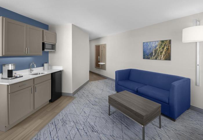 holiday inn express and suites montrose