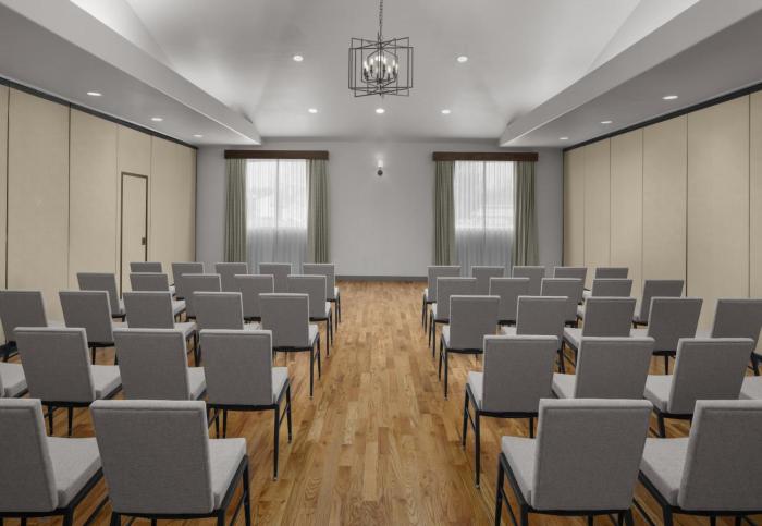 holiday inn express and suites montrose