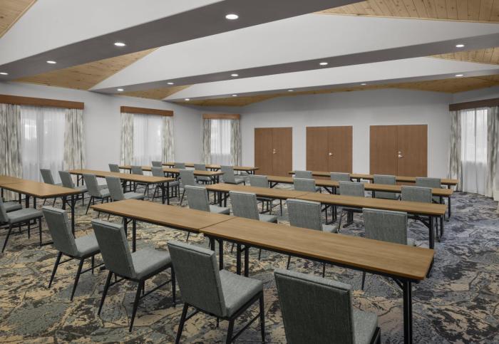 holiday inn express and suites montrose
