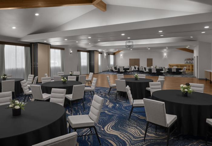 holiday inn express and suites montrose