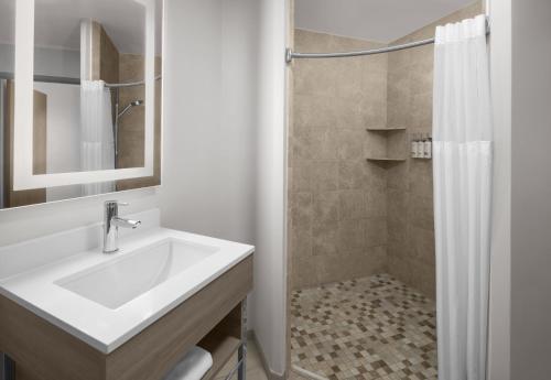 holiday inn express and suites montrose