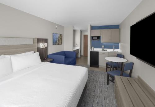 holiday inn express and suites montrose
