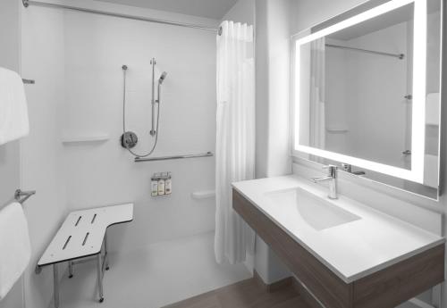 holiday inn express and suites montrose