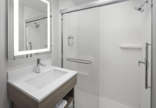 holiday inn express and suites montrose