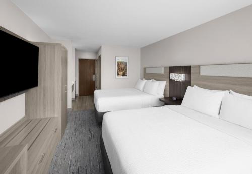 holiday inn express and suites montrose