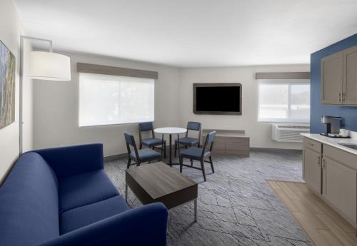 holiday inn express and suites montrose
