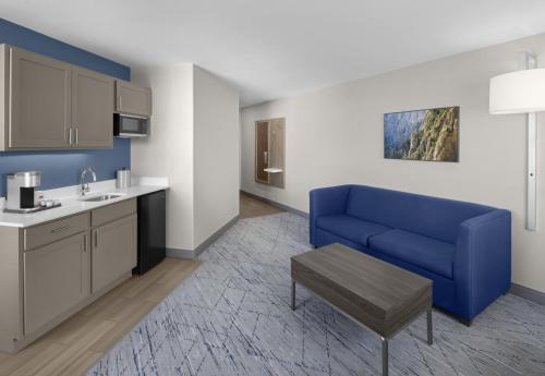 holiday inn express and suites montrose