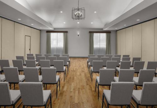 holiday inn express and suites montrose