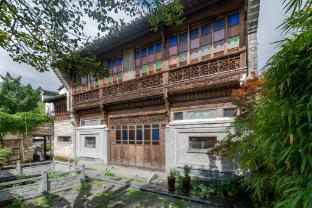 floral lux hotel yishu yijia cultural station
