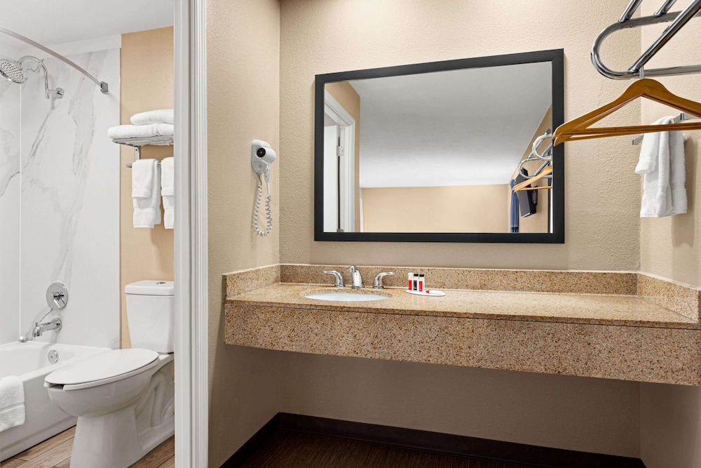 super 8 by wyndham foley