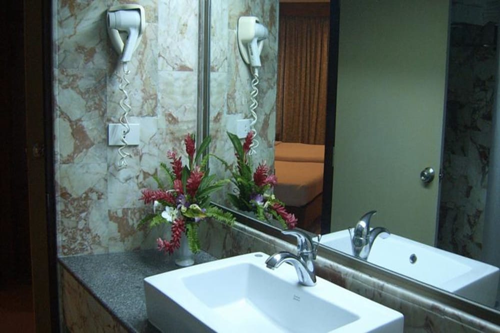 royal twins palace hotel