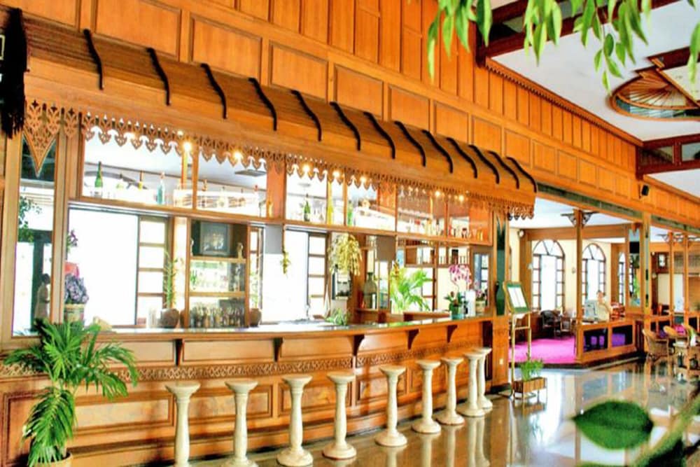 royal twins palace hotel