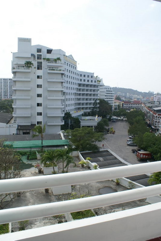 royal twins palace hotel