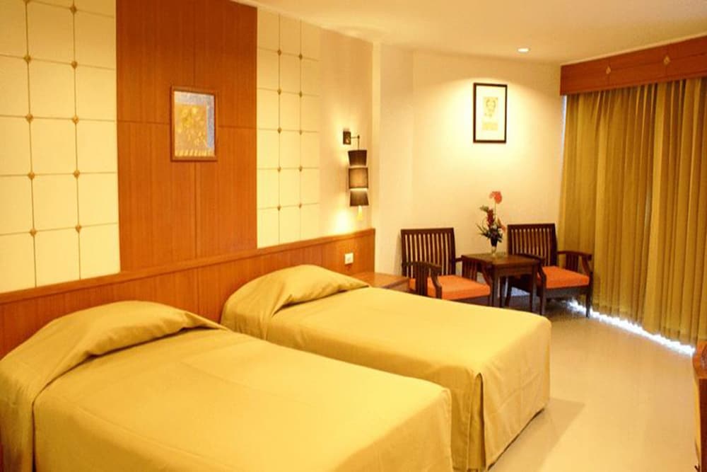 royal twins palace hotel