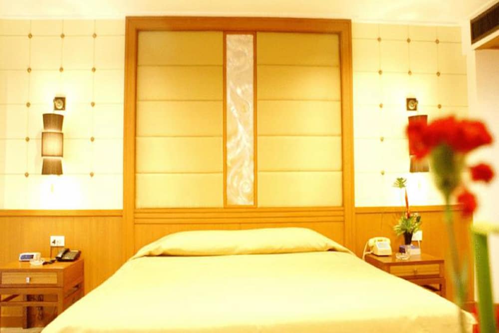 royal twins palace hotel