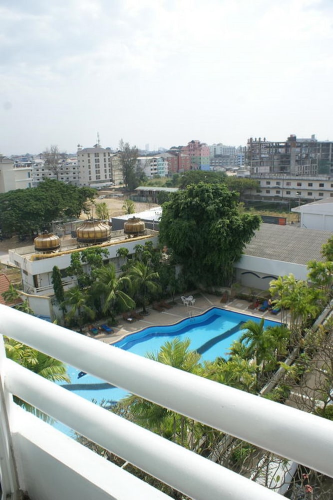 royal twins palace hotel