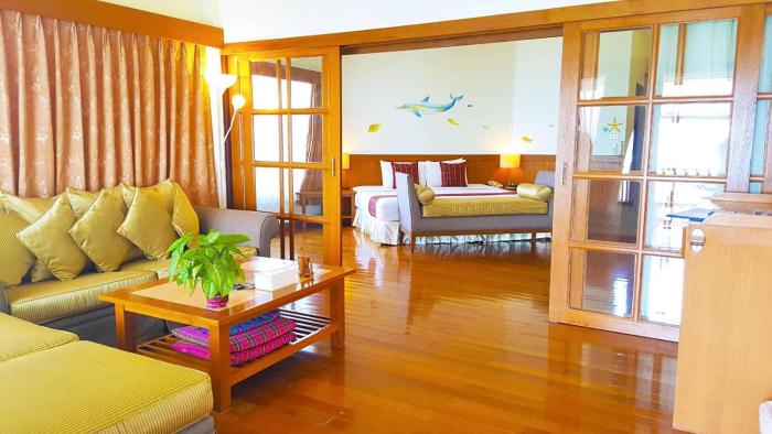 birds and bees resort