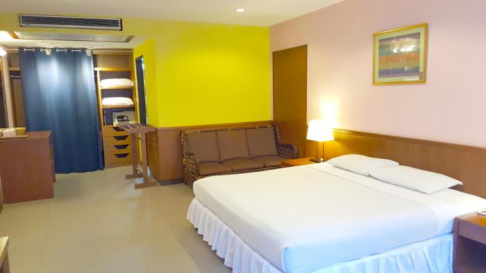 birds and bees resort