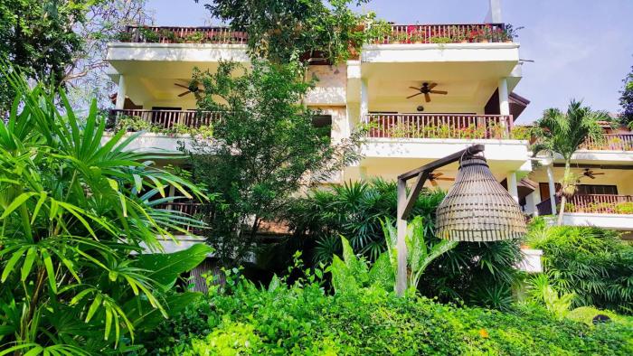 birds and bees resort