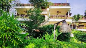 birds and bees resort