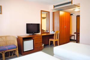 birds and bees resort