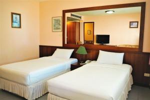 birds and bees resort