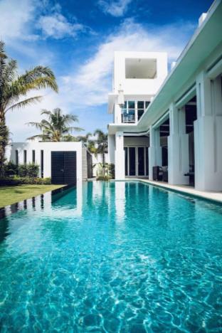 premium pool villa pattaya