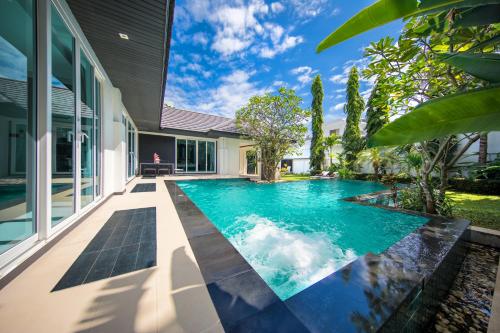 premium pool villa pattaya