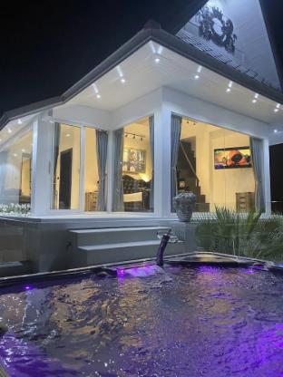 premium pool villa pattaya
