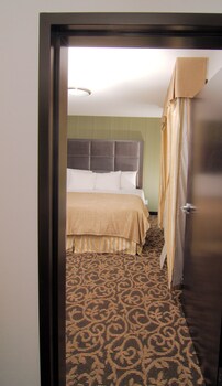 paradise inn and suites redwater