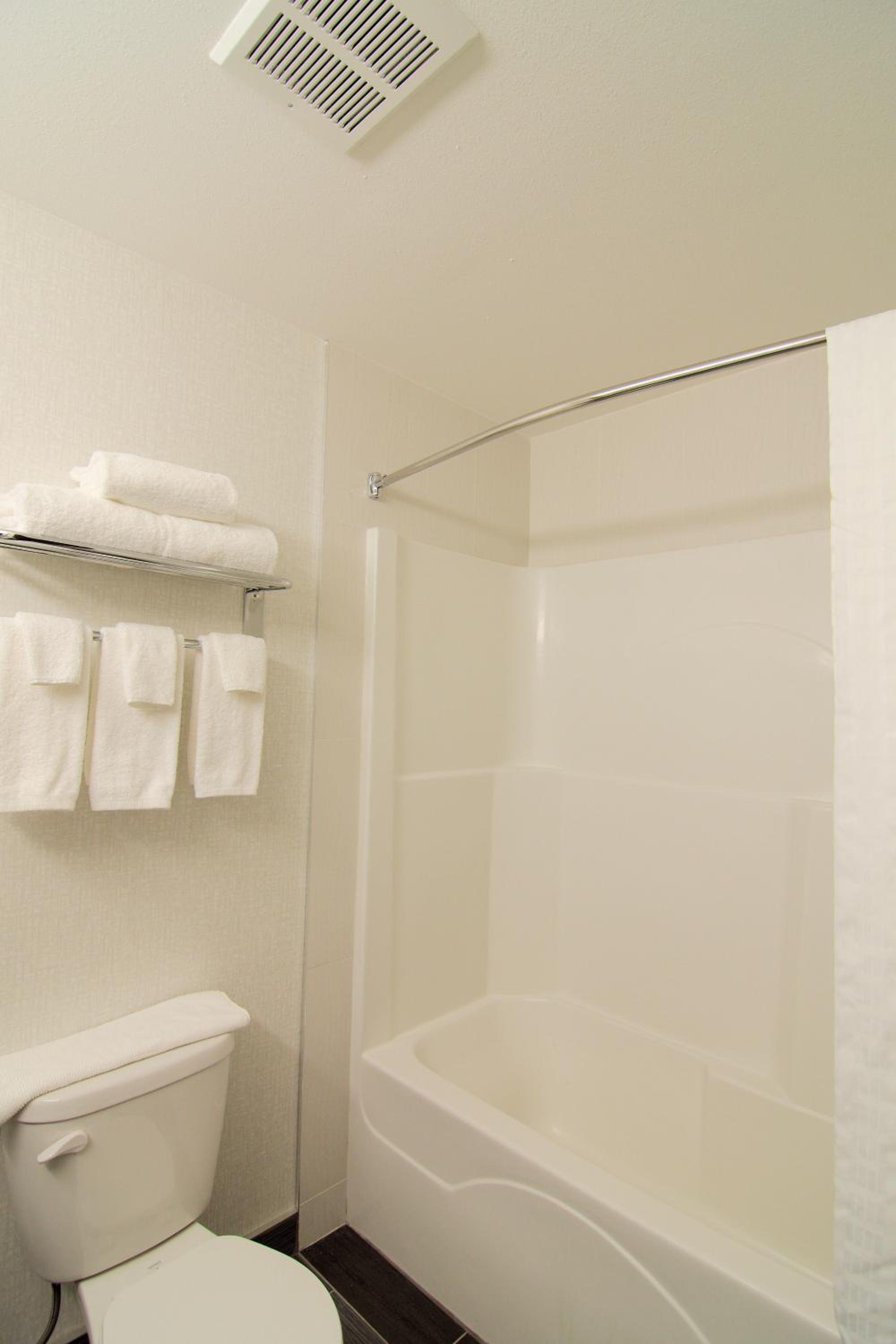paradise inn and suites redwater