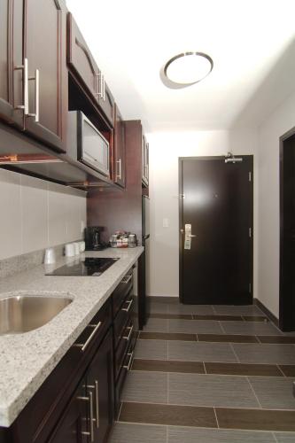 paradise inn and suites redwater