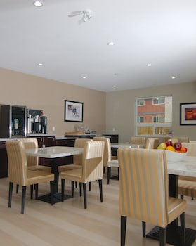 paradise inn and suites redwater