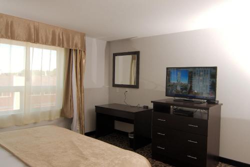 paradise inn and suites redwater
