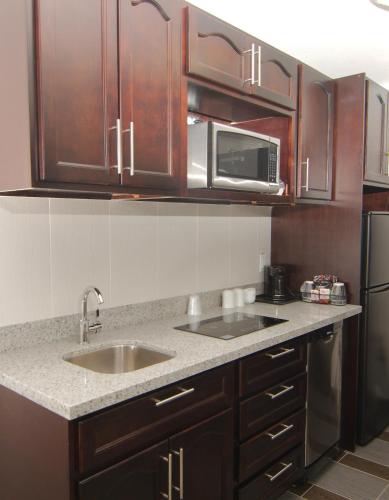 paradise inn and suites redwater