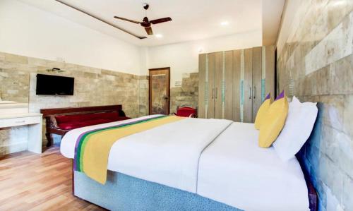 Hotel Evergreen,Khar,3 star