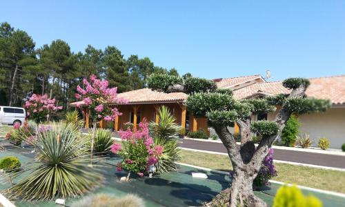 lhotel du lac casteljaloux